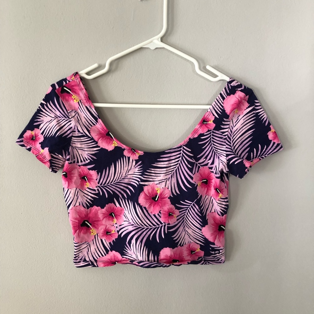 PINK crop top with scoop neck size small